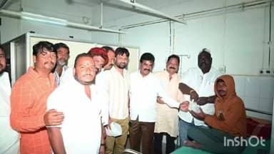 ಶೋರಾಪುರ: ನಗರದ ತಾಲೂಕ ಆಸ್ಪತ್ರೆಯಲ್ಲಿ ರೋಗಿಗಳಿಗೆ ಹಣ್ಣು ಹಾಲು ವಿತರಿಸಿ ಮಾಜಿ ಸಚಿವ ರಾಜುಗೌಡ ಜನ್ಮದಿನ ಆಚರಿಸಿದ ಅಭಿಮಾನಿಗಳು