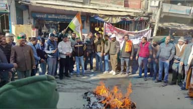 पुरोला: पुरोला में अंकिता भंडारी हत्याकांड मामले में कांग्रेस ने सरकार का पुतला दहन किया