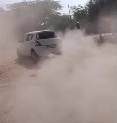 जालौर: वाडाल गांव में दबंगों का आतंक, फिल्मी स्टाइल में दौड़ाई कार, आपसी कहासुनी के बाद उठा विवाद