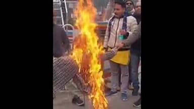 गोंडा: बांग्लादेश में हिंदुओं पर अत्याचार के विरोध में गोंडा में राष्ट्रीय योगी महासंघ ने किया प्रदर्शन