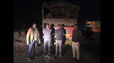 नांदेड: ग्रामीण पोलीसांनी अवैध गोवंश जातीचे बैल क्रूरतेने कोंबुन वाहतूक करणारे आयचर पकडून 17 लाखांच्या वर मुद्देमाल केला जप्त