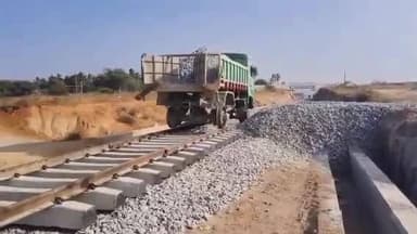 మడకశిర నుండి పావగడ వరకు రైల్వే నిర్మాణ పనులు చురుగ్గా సాగుతున్నాయి