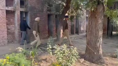 ਤਲਵੰਡੀ ਸਾਬੋ: ਸਰਕਾਰੀ ਲਾਇਬ੍ਰੇਰੀ ਪਿੱਛੇ ਖਾਲੀ ਪਲਾਟ ਵਿਖੇ ਪੁਲਸ ਨੇ ਸ਼ਕੀ ਠਿਕਾਣਿਆਂ ਤੇ ਛਾਪੇਮਾਰੀ