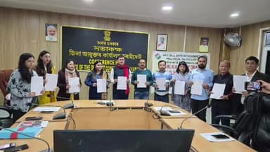 সোণাৰি: জিলা আয়ুক্ত সভাকক্ষত জিলা আয়ুক্তৰ উপস্থিতিত খচৰা ভোটাৰ তালিকা প্ৰকাশ সভা