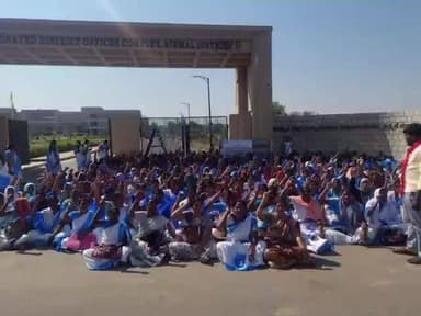 ఖానాపూర్: ఆశా వర్కర్లకు పెండింగ్ లో ఉన్న లెప్రసీ డబ్బులు విడుదల చేయాలని జిల్లా కలెక్టరేట్ ఎదుట ధర్నా