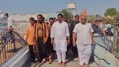 నిర్మల్: మండల పూజను పురస్కరించుకుని కడ్తాల్ గ్రామ శ్రీ ధర్మశాస్త్ర అయ్యప్ప ఆలయంలో పూజలు నిర్వహించిన ఎమ్మెల్యే మహేశ్వర్ రెడ్డి