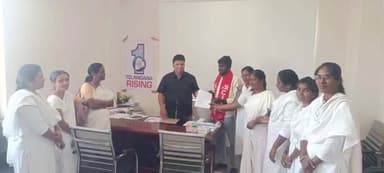 నిర్మల్: వైద్యారోగ్య శాఖలోని కాంట్రాక్ట్ ఏఎన్ఎంలను రెగ్యులరైజ్ చేయాలని జిల్లా వైద్యారోగ్య శాఖ అధికారికి వినతిపత్రం అందజేత