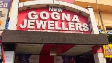 ਖਰੜ: ਗੋਗਨਾ ਜਵੈਲਰ ਦੀ ਦੁਕਾਨ ਦਾ ਚੋਰਾਂ ਵੱਲੋਂ ਸ਼ਟਰ ਪੱਟਿਆ ਪਰ ਚੋਰੀ ਦੀ ਵਾਰਦਾਤ ਨੂੰ ਅੰਜਾਮ ਨਾ ਦੇ ਸਕੇ