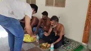 ಸಿರವಾರ: ಕರೀಂ ಸಾಬ್ ಅವರಿಂದ ಅಯ್ಯಪ್ಪ ಮಾಲದಾರಿಗಳಿಗೆ ಪ್ರಸಾದ ವ್ಯವಸ್ಥೆ