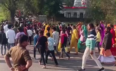 तालबेहट: सिद्ध पीठ देवा माता मंदिर पर श्रीमद् भागवत महापुराण का आयोजन, कलश यात्रा में 13 गांव के हजारों श्रद्धालु शामिल हुए