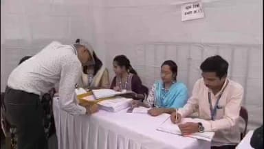 धुळे: महापालिका निवडणूक: अखेर उमेदवारी अर्ज दाखल करण्याचा 'श्रीगणेशा'; आज ४ अर्ज दाखल, एकूण विक्री १६०१ पार