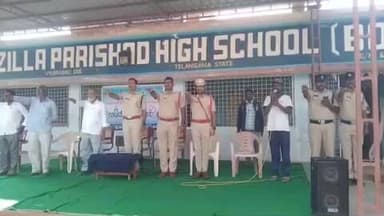 వికారాబాద్: కుల్కచర్ల మండల కేంద్రంలో విద్యార్థులకు సైబర్ నేరాలపై అవగాహన కల్పించిన పోలీసులు