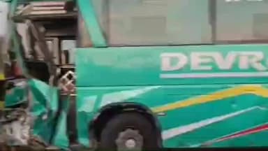 हनुमानगढ़: हनुमानगढ़ पीलीबंगा रावतसर रोड पर बस और ट्रैक्टर की भिड़ंत, सवारियों को आई मामूली चोट