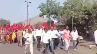 पालघर: मार्क्सवादी कम्युनिस्ट पक्षाचा आमदार विनोद निकोलेंच्या नेतृत्वात मनोर पोलीस ठाण्यावर धडक मोर्चा