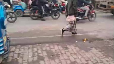 मनोज कुमार पब्लिक प्रेस रिपोर्टर पलासी अररिया के, पलासी से कलियागंज मुख मार्ग सड़क है जिसमें कि पलासी चौक जाम समस्या घंट