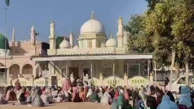 હાલોલ: હાલોલમા બાદશાહ બાબાની દરગાહ ખાતે હજરત ખ્વાજા મોઇનુદ્દીન ચિશ્તીનાં ઉર્ષની ઉજવણી કરાઇ