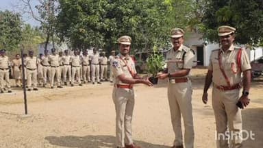 కొడంగల్: కుల్కచర్ల పోలీస్ స్టేషన్ సందర్శించి పలు రికార్డులను పరిశీలించి సంతృప్తి వ్యక్తం చేసిన డిఎస్పి శ్రీనివాస్