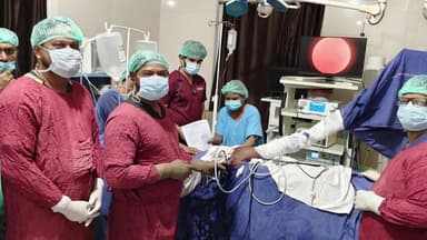 పెద్దపల్లి: ప్రభుత్వ ఆసుపత్రిలో క్లిష్టమైన ఆపరేషన్ చేసి సక్సెస్ అయిన వైద్య సిబ్బంది అభినందించిన ఎమ్మెల్యే