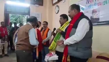 তেজপুৰ: তেজপুৰ সাহিত্য সভা ভৱনত অনুষ্ঠিত অকণি সাহিত্য সভাৰ অসমীয়া শিশু সাহিত্য বঁটা আৰু শ্ৰেষ্ঠ শিশু গ্ৰন্থ বটা প্ৰদান অনুষ্ঠান