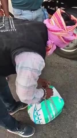 #सिरोंज से #मंडी बामोरा जा रही बस में
#गोम्स की #तस्करी का #मामला आया सामने
26/12/2025 करीबन शाम 4:30