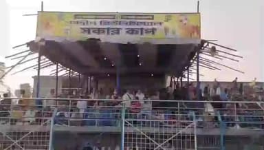 নবদ্বীপ: নবদ্বীপ বিবেকানন্দ স্টেডিয়ামে অনুষ্ঠিত সকার কাপে নিউ শিবশঙ্কর ক্লাব কে পরাজিত করে সেমিফাইনালে ঘোষপাড়া পঞ্চদশ পল্লী