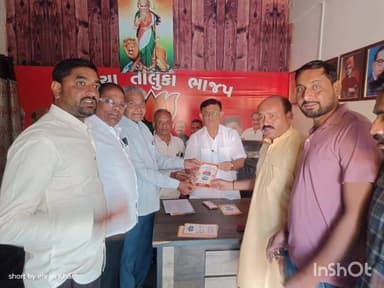 લીલીયા: લીલીયા મોટા ખાતે ઐતિહાસિક રામજી મંદિરના 100 વર્ષ પૂર્ણતા નિમિત્તે ધારાસભ્ય મહેશભાઈ કસવાલાને આમંત્રણ