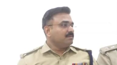 ನಿಡಗುಂದಿ: ಯಲಮ್ಮನ ಬೂದಿಹಾಳ ಗ್ರಾಮದ ದೇವಾಲಯದ ಬಳಿ ಇಸ್ಪೀಟು ಆಡುವಾಗ ಪೊಲೀಸರ ದಾಳಿ : ನಗರದಲ್ಲಿ ಎಸ್ ಪಿ ಲಕ್ಷ್ಮಣ ನಿಂಬರಗಿ