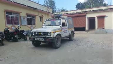 কুমারঘাট: কুমারঘাট আম্বেদকর নগর গ্রাম পঞ্চায়েতের ২ নং ওয়ার্ড এলাকার এক ব্যক্তি ছুরিকাঘাতে আত্মঘাতী হয়