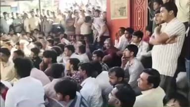 रेवदर: रेवदर के करोटी मुख्य बस स्टैंड पर दो कारों की आपस में टक्कर, पुलिस ने मामले में तीन आरोपियों को किया गिरफ्तार