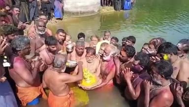 கீழக்கரை: ரெகுநாதபுரம் ஸ்ரீ வல்லபை ஐயப்பன் கோவிலில் மண்டல பூஜை விமர்சனையாக நடைபெற்றது