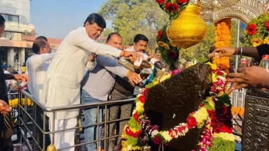 नेवासा: आ.लंघेंकडून शनिदेवाला साकडे