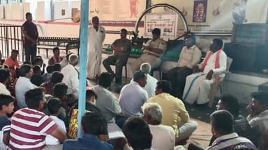 ಹಡಗಲಿ: ಸೋಗಿ ಗ್ರಾಮದ ಶ್ರೀ ವೀರಭದ್ರೇಶ್ವರ ಸ್ವಾಮಿಯ ರಥೋತ್ಸವದ ಪ್ರಯುಕ್ತವಾಗಿ, ಇಂದು ಪೊಲೀಸ್ ಇಲಾಖೆ ವತಿಯಿಂದ ಶಾಂತಿ ಸಭೆ