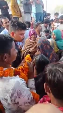 विजयपुर: विजयपुर के डावीपुरा में लोगों ने जन सेवक शर्मा को अपनी समस्याएँ सुनाईं