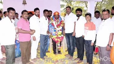 ಶೋರಾಪುರ: ಪಂಚವಾರ್ಷಿಕ ಕೇಂದ್ರ ಸಮಿತಿ ಚುನಾವಣೆಯಲ್ಲಿ ಜಯಗಳಿಸಿದ ಮುದುಕಪ್ಪ ಕೋಳಿಹಾಳಗೆ ಪೇಠ ಅಮ್ಮಾಪುರ ಗ್ರಾಮದಲ್ಲಿ ಸನ್ಮಾನ