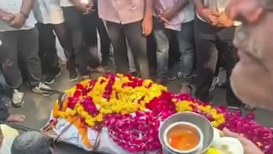 વડોદરા ઉત્તર: માંજલપુર વિસ્તાર માં ગટર ના ખુલ્લા મેનહોલ માં પડી ગયેલ યુવાન ની અંતિમ યાત્રા માં અને ઘટના સ્થળ ની મુલાકાતે પહોંચ્યા