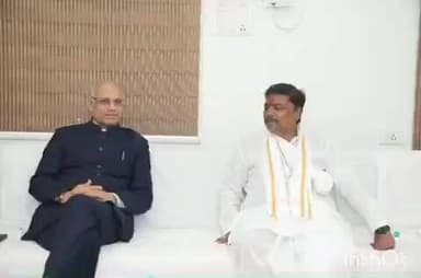 बकावंड: पूर्व राज्यपाल रमेश बैस ने भानपुरी में स्व. मनकी कश्यप को दी श्रद्धांजलि, कैबिनेट मंत्री केदार कश्यप से की मुलाकात