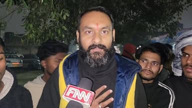 #हिंदू लड़की के साथ #टेलर ने की #छेड़छाड़, #कैंची से बार, जमकर की #मारपीट, #पुलिस चौकी में हिंदू संगठनों का #हंगामा।