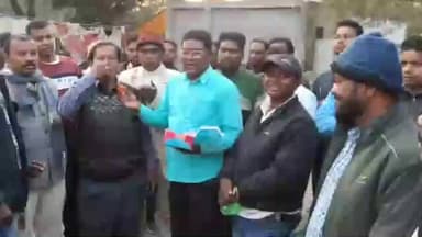 डुमरिया: पेसा कानून को कैबिनेट की मंजूरी से ग्रामसभा हुई सशक्त, डुमरिया में झामुमो ने बांटी मिठाइयां