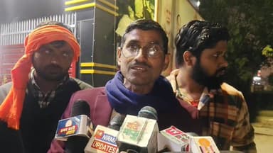 बस्ती जिले के भदेश्वर नाथ के पुजारी पर हमले के विरोध मे कोतवाली पहुँचे विश्व हिंदू महासंघ कार्यकर्ता एवं पदाधिकारी
#tren...