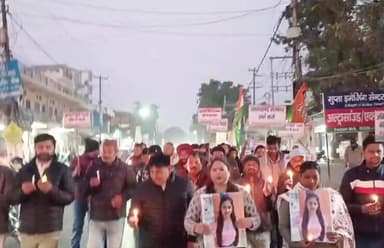 डोईवाला: डोईवाला में कांग्रेस का कैंडल मार्च, हरीश रावत रहे उपस्थित