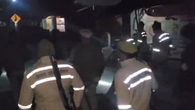 #अलीगढ़ जनपद की कानून व्यवस्था को और मजबूत बनाने के लिए SSP नीरज कुमार जादौन खुद मैदान में उतर आए हैं।देर रात्रि थाना क...