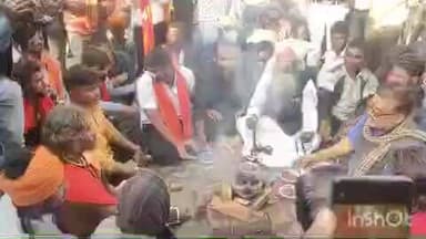 रायपुर: देर रात हुई बजरंग दल कार्यकर्ताओं की गिरफ्तारी, 9 घंटे थाने के बाहर हवन, भजन कीर्तन के बाद गए जेल