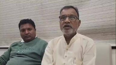 બોડેલી: કોંગ્રેસની જન આક્રોશ યાત્રાને લઈને પૂર્વ વિપક્ષ નેતા અને દિગ્ગજ નેતા સુખરામ રાઠવાની સર્કિટ હાઉસ ખાતે પ્રેસ બેઠક યોજાઈ.