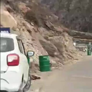 सांगला: पर्यटन स्थल छितकुल में पर्यटक खुले में शराब और सिगरेट पीते हुए, तस्वीरें आई सामने