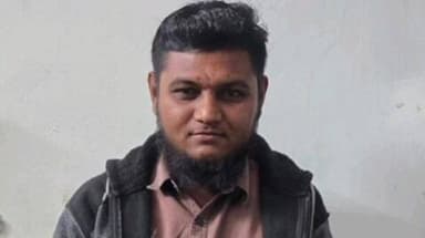 પ્રતિબંધિત ગોગો સ્મોકિંગ કોન તથા રોલીંગ પેપર સાથે SOG પોલીસે પ્રભાસપાટણ વિસ્તારમાંથી એક ઈસમને પકડી પાડયો