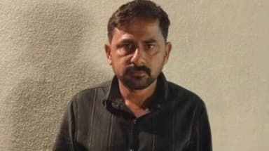 તાલાળા: SOG પોલીસે તાલાલા વિસ્તારમા પથીક સોફ્ટવેર મા ઉતારુઓ ની ઓનલાઈન એન્ટ્રી ન કરતા ફાર્મ હાઉસ સંચાલક વિરુદ્ધ કાયઁવાહી કરાઇ