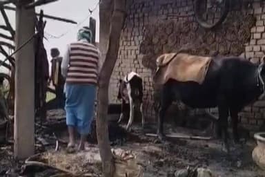 सूरजगढ़: पीरी बाजार थाना क्षेत्र के बरियारपुर गांव में अज्ञात कारण से घर में लगी आग