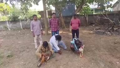 కోడిపందాలు నిర్వహిస్తున్న ముగ్గురు పందెం రాయుళ్ల రెస్ట్