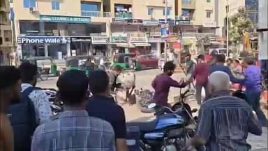 વડોદરા: રખડતા ઢોરો બેકાબુ,બે વ્યક્તિ પર જીવલેણ હુમલો કરતા ઘાયલ,જૂવો લાઈવ દ્રશ્યો