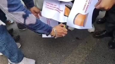 ਅੰਮ੍ਰਿਤਸਰ 2: ਹਾਲ ਗੇਟ ਦੇ ਬਾਹਰ ਸੰਸਥਾ ਵੱਲੋਂ ਚਾਈਨੀਸ ਡੋਰ ਦੇ ਖਿਲਾਫ ਕੀਤਾ ਗਿਆ ਪ੍ਰਦਰਸ਼ਨ